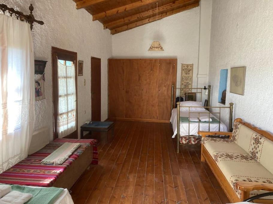 Photo of Livingroom in Armenoi