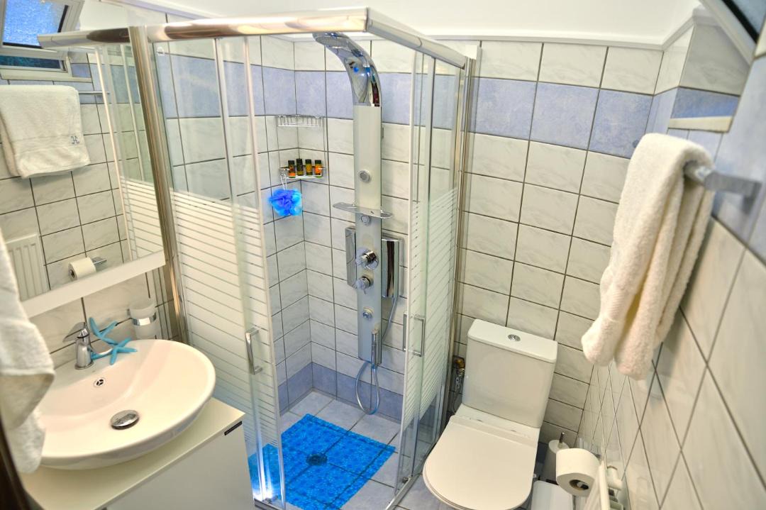 Photo of Bathroom in Platanos