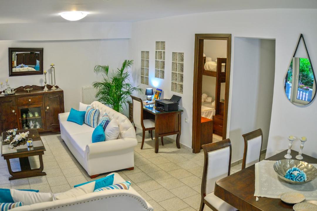 Photo of Livingroom in Platanos