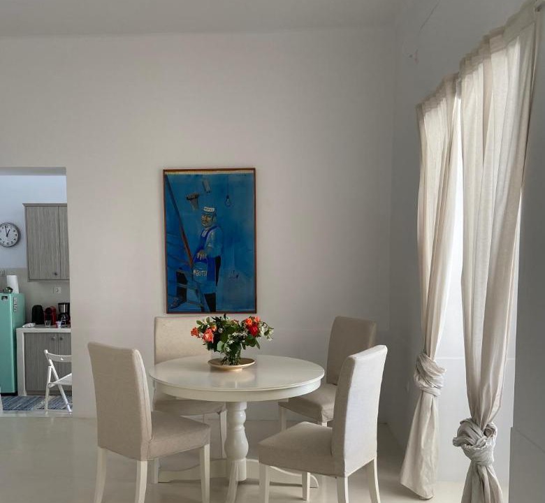 Photo of Livingroom in Paleopolis