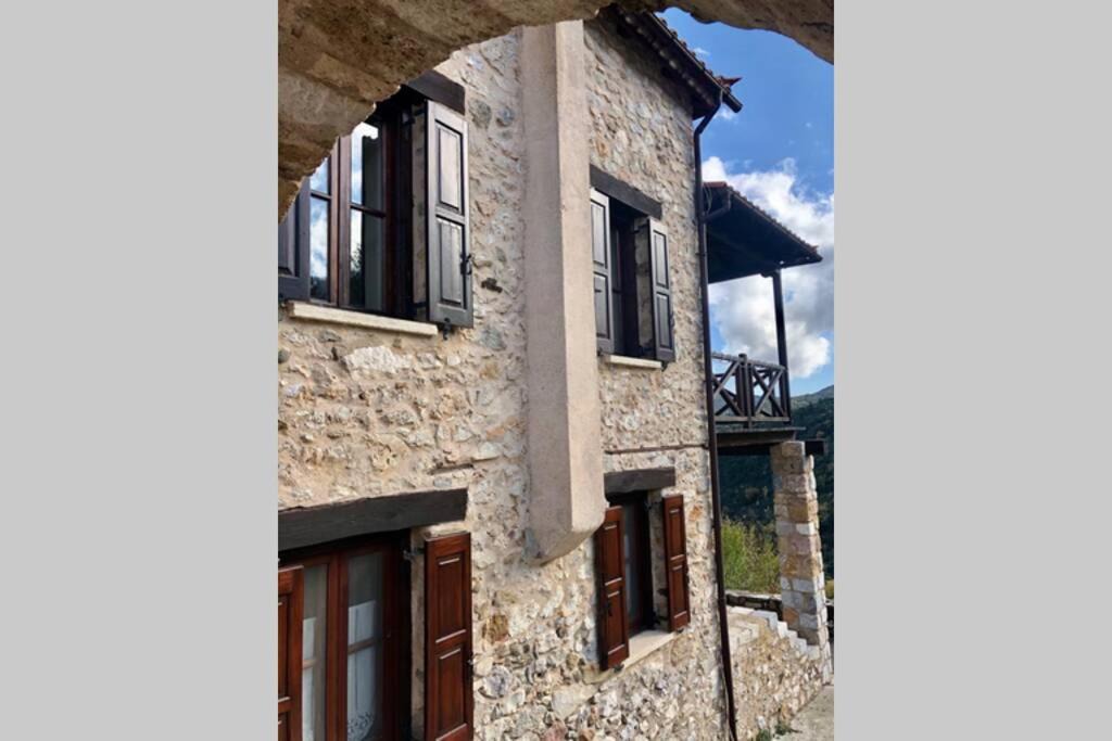 Photo of Buildings in Anavriti