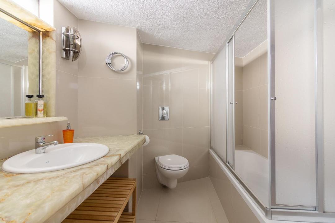 Photo of Bathroom in Mets