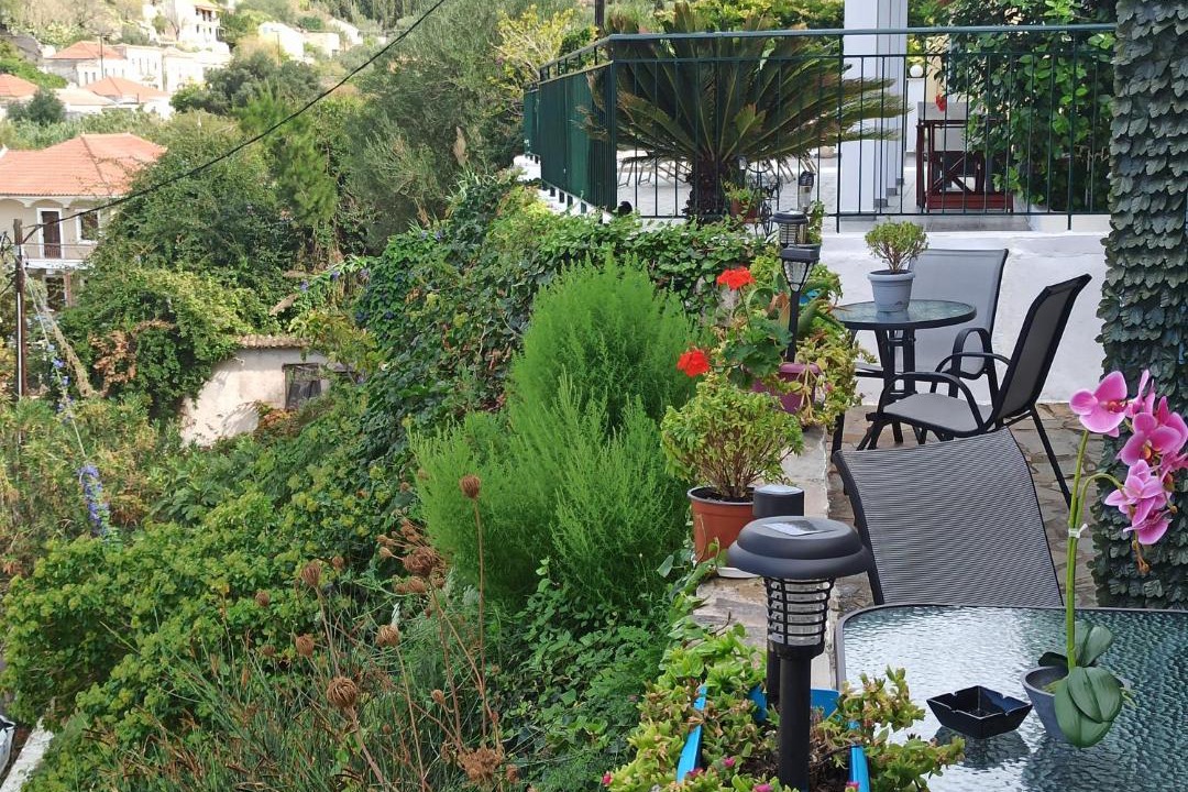 Photo of Patio Balcony in Frourion