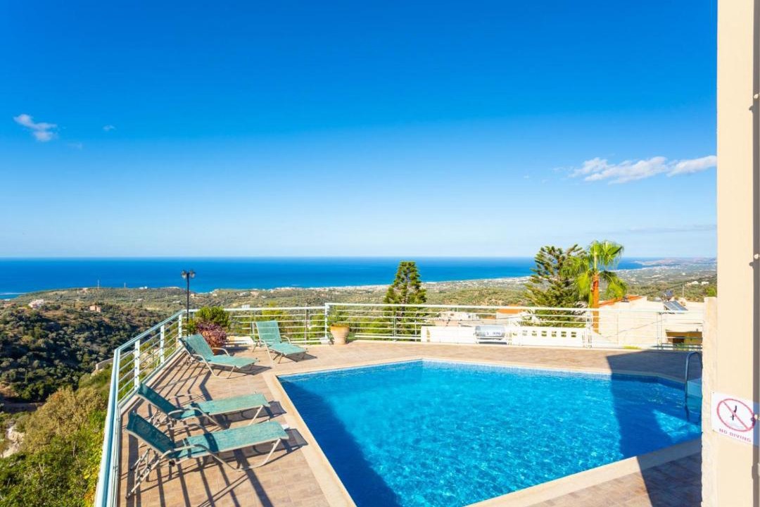 Photo of Patio Balcony in Roussospiti