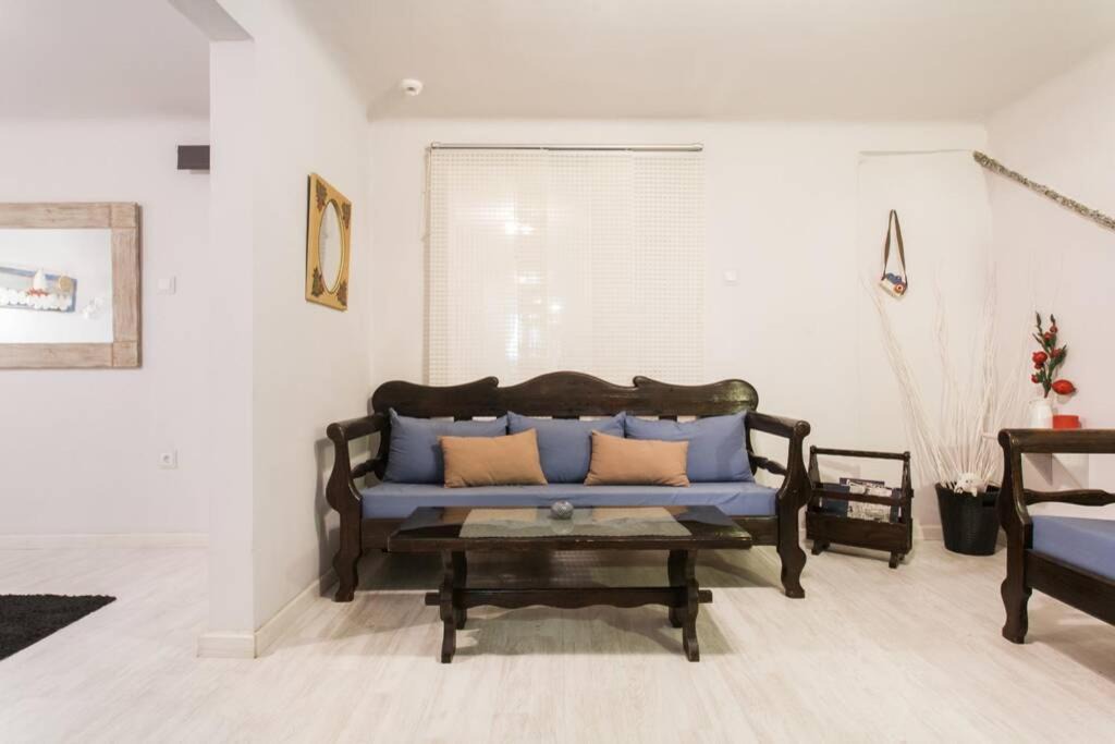 Photo of Livingroom in Exarhia