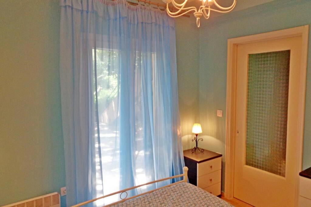 Photo of Bedroom in Petaleia