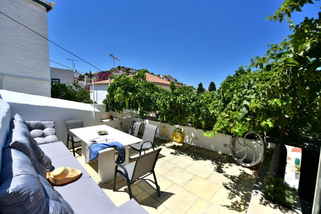 Photo of Others in Hydra