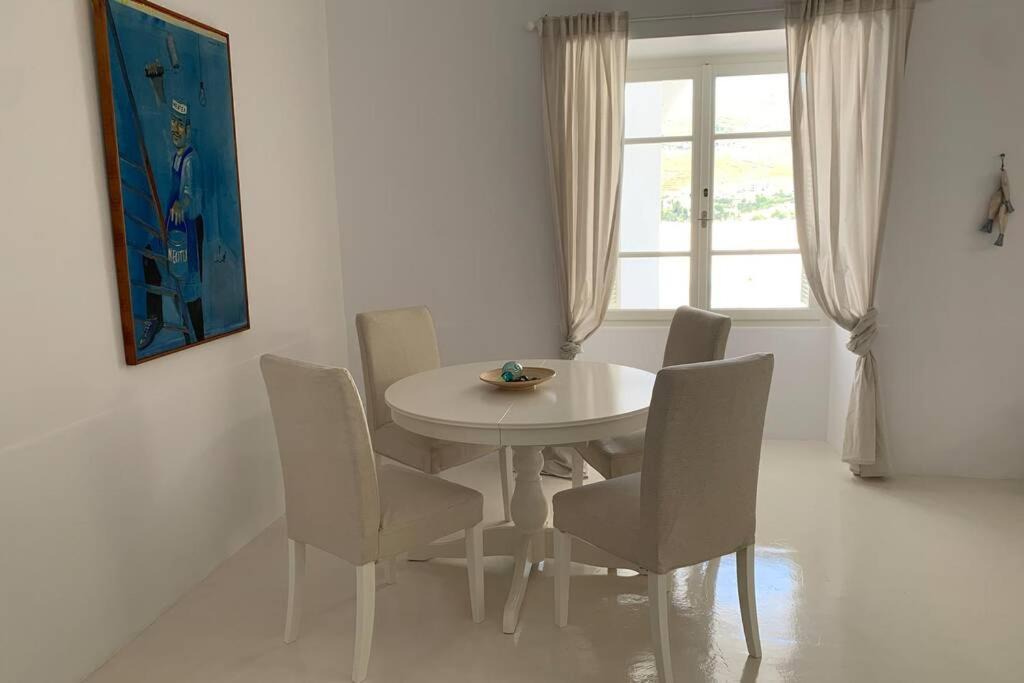 Photo of Livingroom in Paleopolis