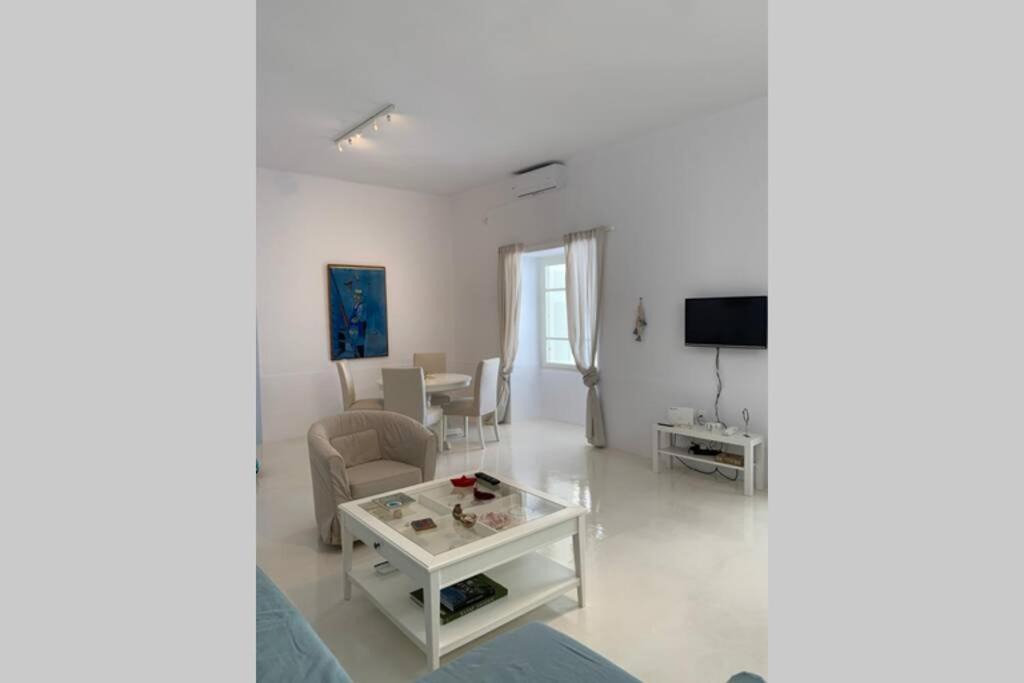 Photo of Livingroom in Paleopolis