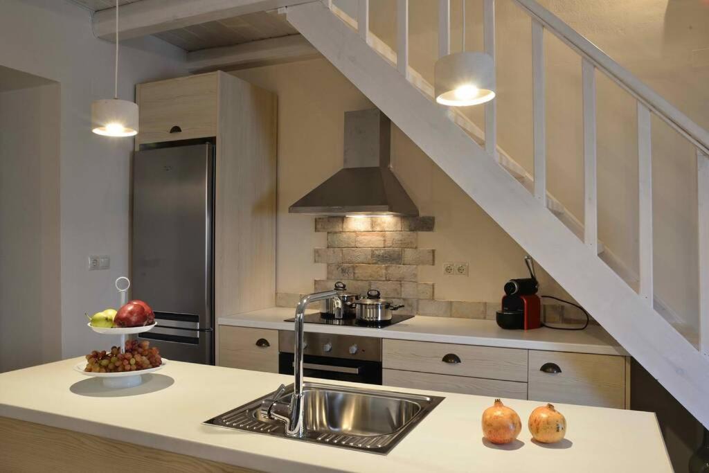 Photo of Kitchen in Tzitzifes