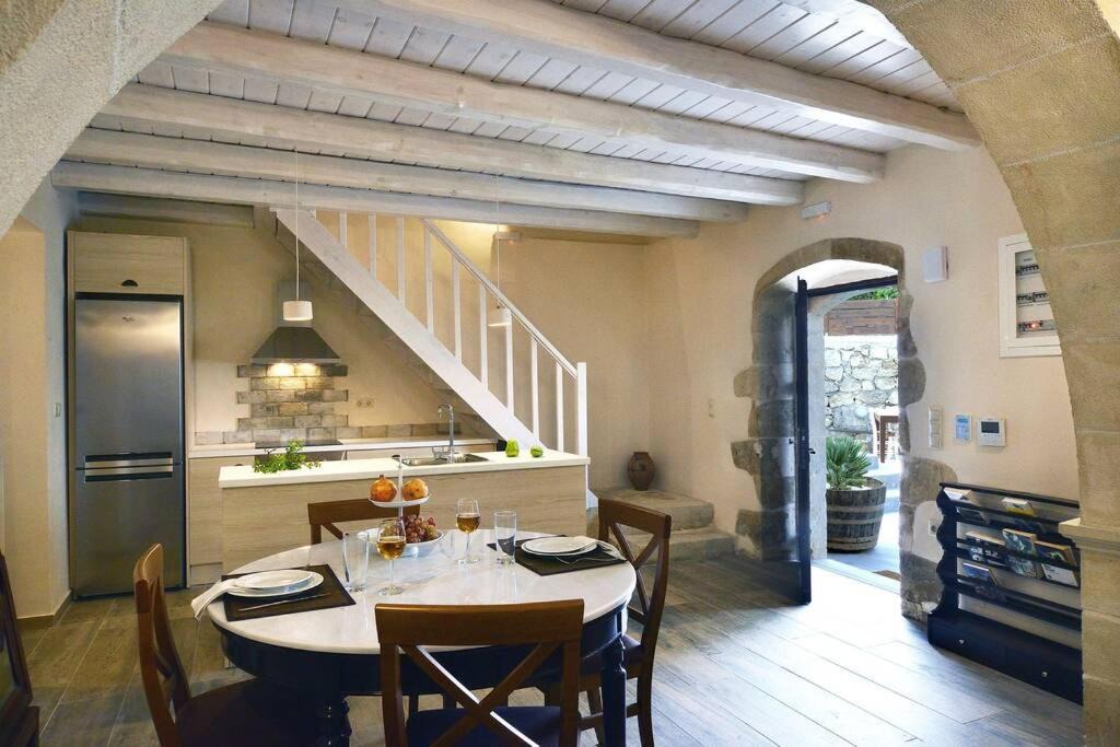 Photo of Kitchen in Tzitzifes