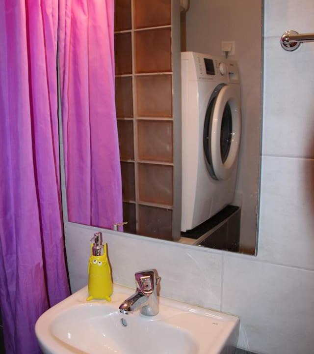 Photo of Bathroom in Neapoli