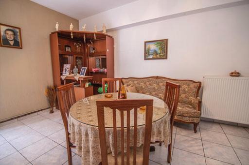 Photo of Livingroom in Dhrepanon