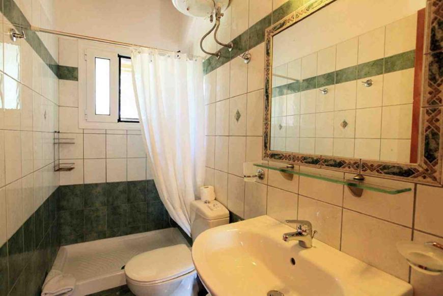 Photo of Bathroom in Petaleia