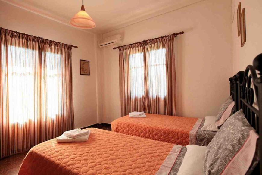 Photo of Bedroom in Petaleia