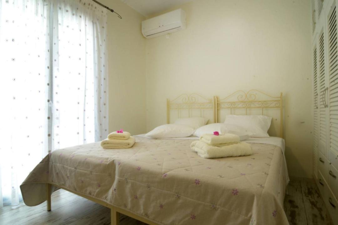 Photo of Bedroom in Petaleia