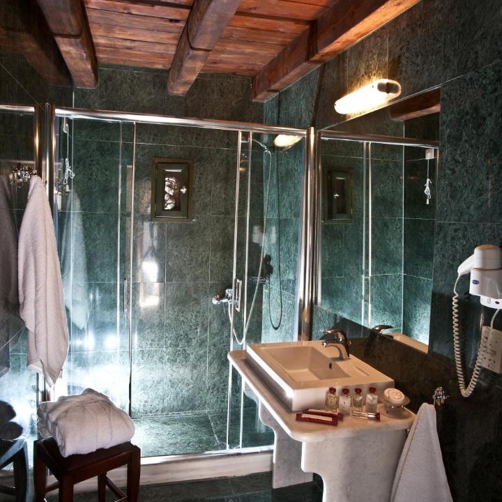 Photo of Bathroom in Limeni