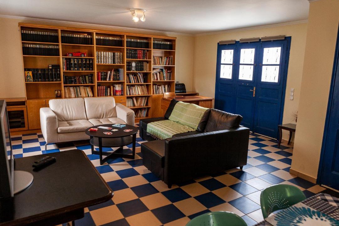 Photo of Livingroom in Paleopolis