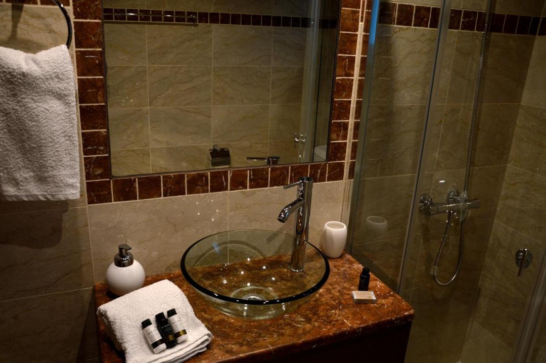 Photo of Bathroom in Marathon