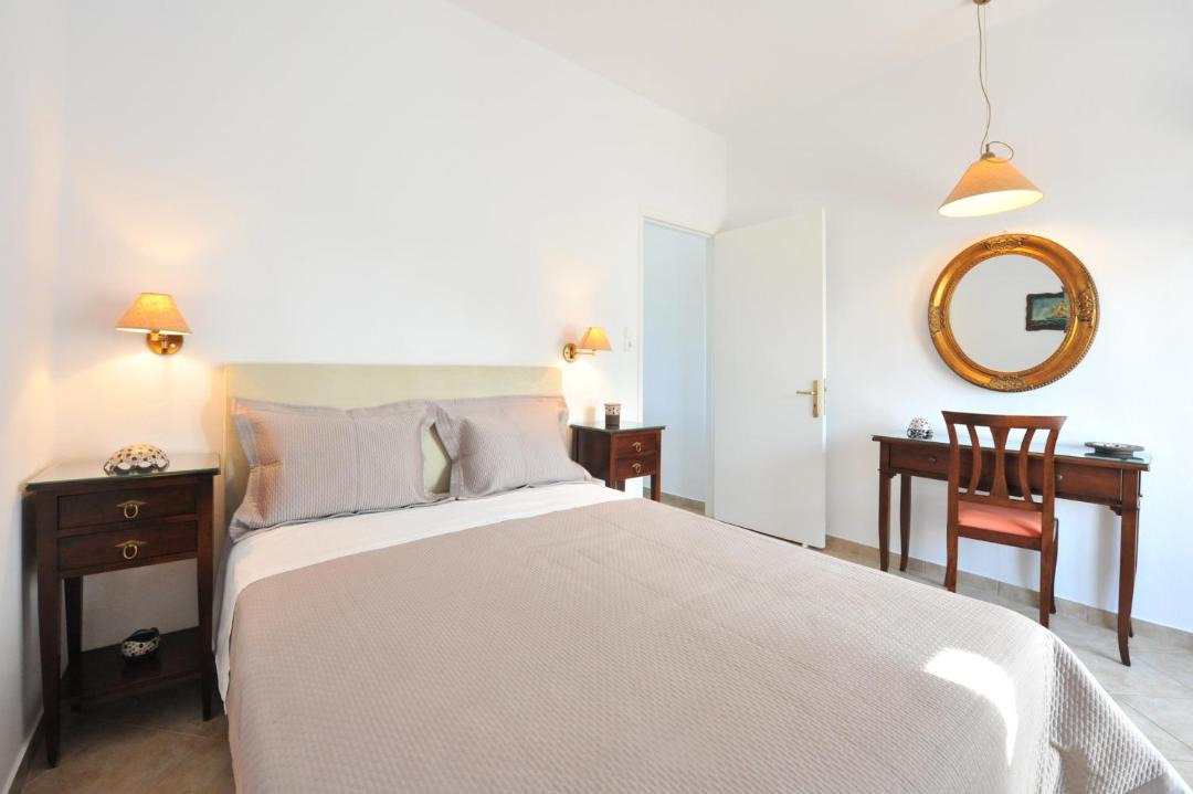 Photo of Bedroom in Adamas