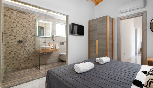 Family Suite, Multiple Bedrooms, 2 Bathrooms