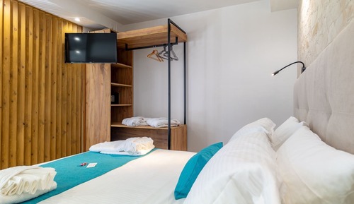 Luxury Studio, 1 King Bed, Kitchen, Ground Floor