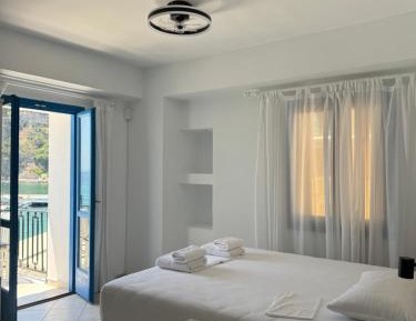 Deluxe Double Room with Balcony and Sea View