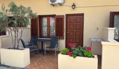 Studio (3 Adults)