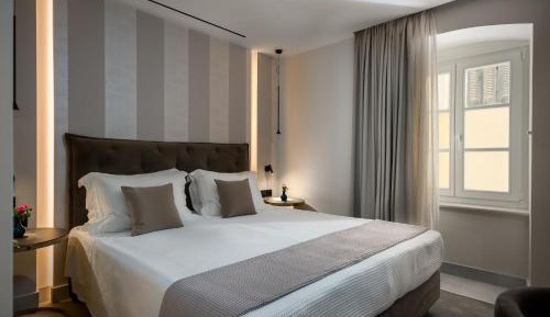 Deluxe King Suite