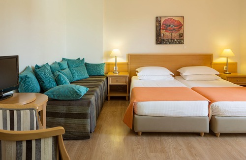 Amarousion Hotel | Civitel Attik Rooms & Suites