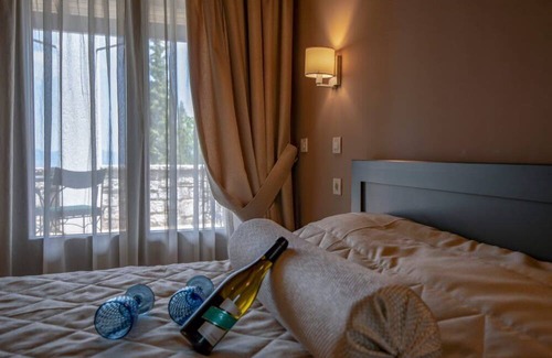 Eptalofos Condo | Eptalofos Guesthouse - Cozy Double Suite with Fireplace