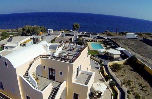 Kamari Hotel | En Plo Boutique Suites