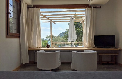 Zagora-Mouresi Apartment | Daria's Home - Beachfront Garden Retreat