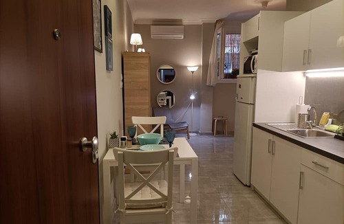 Ampelokipoi Apartment | Traveler's Nest