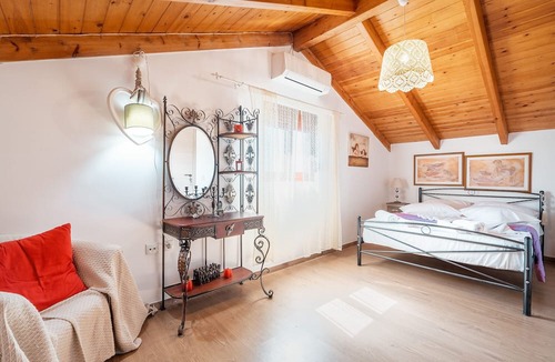 Istrios Villa | Country House 'Nicolas Traditional House Istrios' with Private Terrace and Air Conditioning