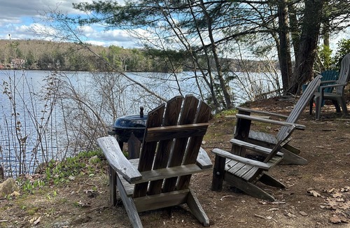 Rindge Cottage | Waterfront 2-bedroom Lake House in Rindge