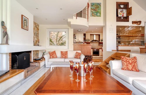 Palaio Faliro House | Artistic family villa for families 12pax