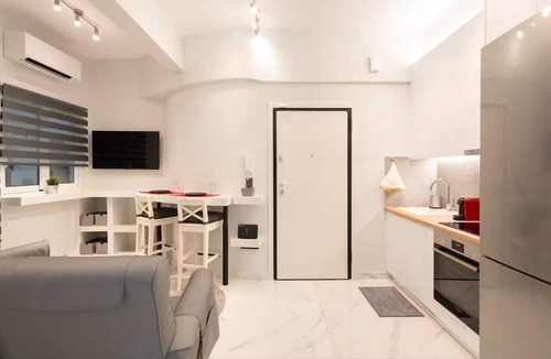 Exarhia Apartment | Unique Urban Gem in Neapoli/Exarcheia
