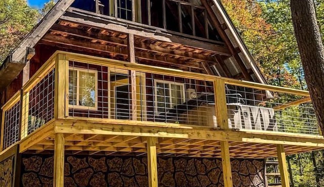 Peaceful Cabin Getaway with Hot Tub and Fireplace in Wellington, Kentucky